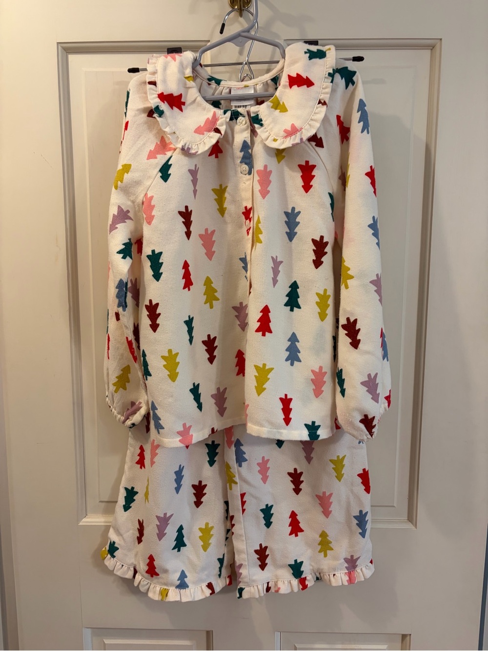 Hanna Andersson White Pajama Set with Multi-Color Tree Print